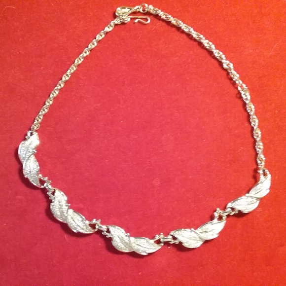 Necklace - Picture 4 of 7